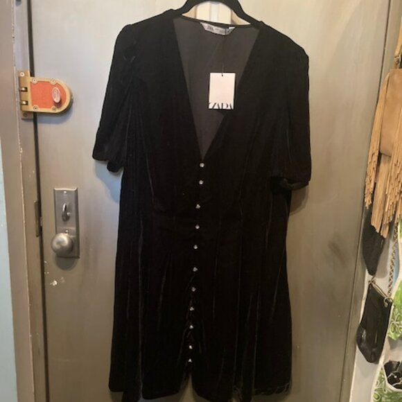 VELVET MINI DRESS With Diamond buttons - NWT - Picture 5 of 16